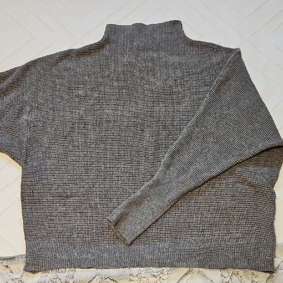(3) NWOT Cyrus Women's Cowl & Turtlenecks Sweaters - Cream, Green, Gray - Picture 5 of 8